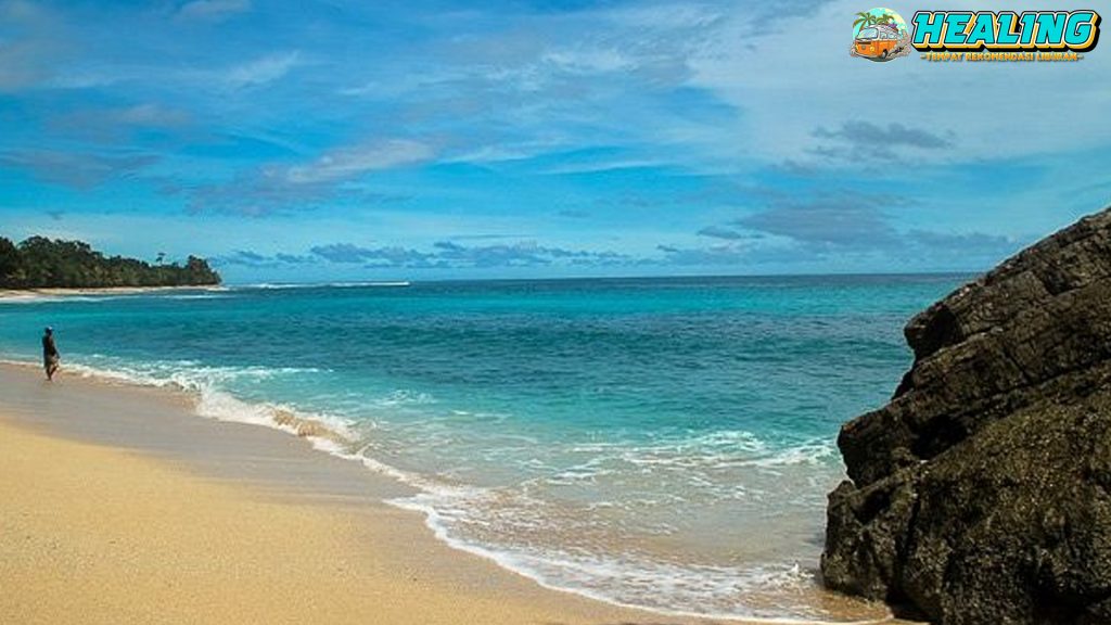 Pesona Base-G Beach Papua, Pantai Tenang yang Bikin Betah!