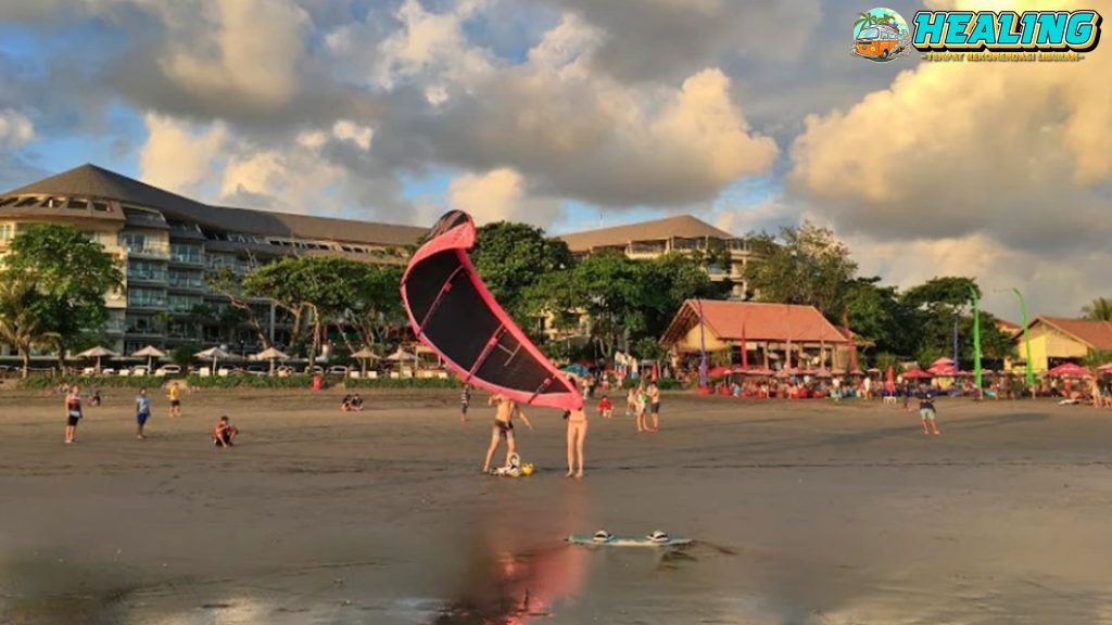 Pantai Double Six Keindahan Bali yang Tak Pernah Redup!