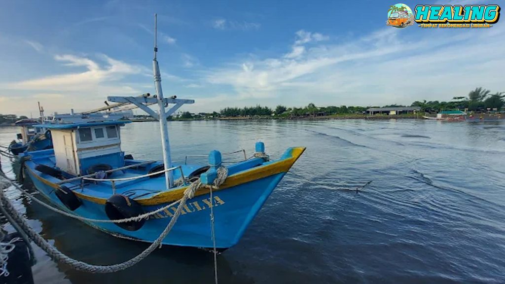 Menikmati Senja di Pantai 2 Balongan Indah Indramayu