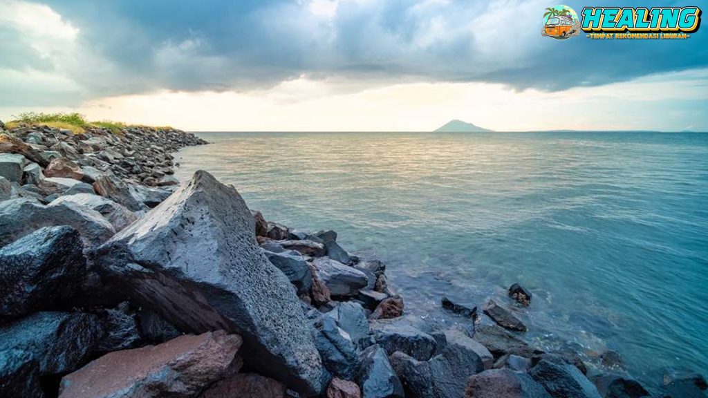 Pantai Malalayang 3 Spot Cantik Ideal di Manado