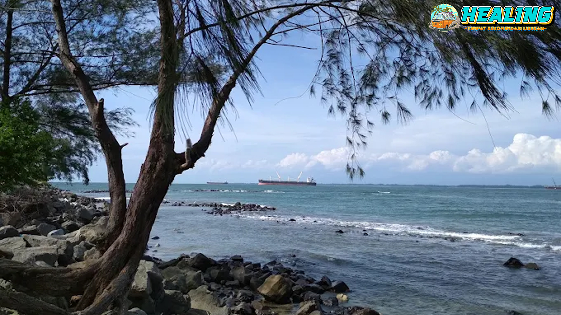 Lentera Merah Beach Keindahan 2 Pantai Memikat Hati