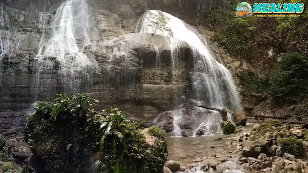 Karmon Waterfall 20 Lukisan Cantik Jantung Papua