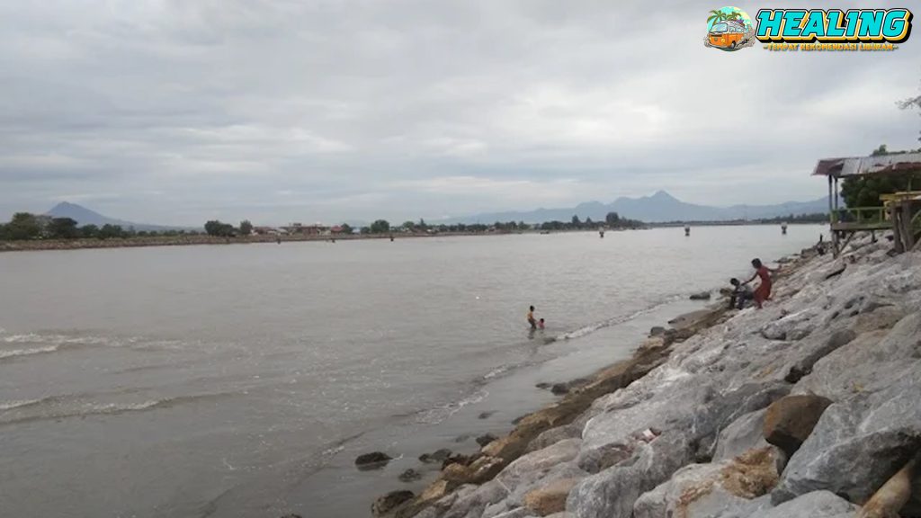 Pantai Alue Naga Indah yang Bikin 4x Lupa Pulang