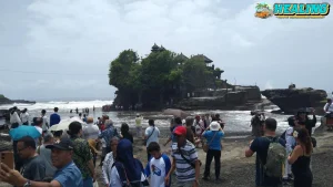 Tanah Lot Makin Populer! 1,4 Juta Wisatawan di Bali 2025?