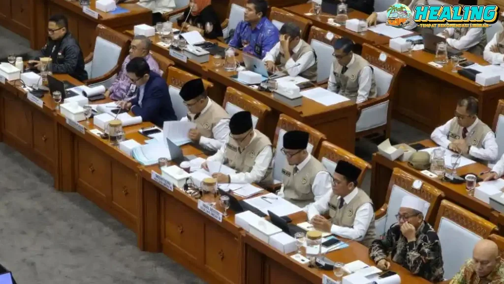 Menhaj Kenalkan Seragam Haji baru 2024 di DPR: Keren?